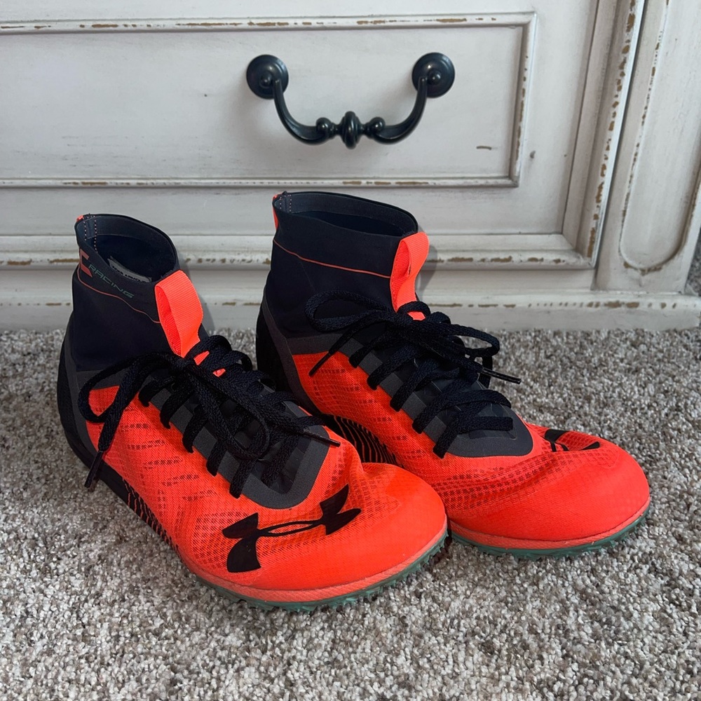 Under Armour Men’s Spiked Track Shoes in size 8